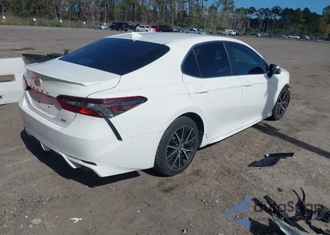 2021 Toyota Camry Se/Se Night Shade z USA, uszkodzony, nr VIN 4T1G11AK9MU572454